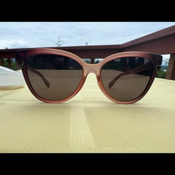 SOLD❌❌❌Fendi Optyl Cat Eye Sunglasses SOLD ❌❌❌ - Picture 8 of 10